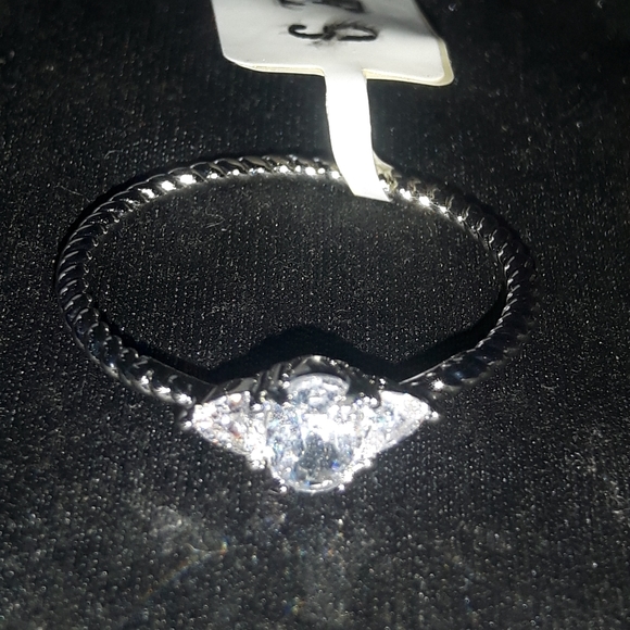 🍁 3 for 28 - Size 9 - Dainty Ring - NWT - Picture 3 of 4